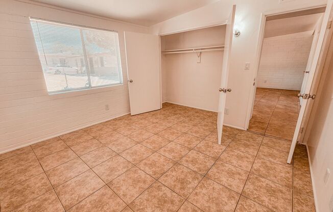 2 beds, 1 bath, $1,095, Unit Lee5416-9