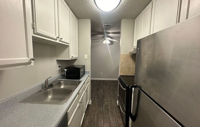 1 bed, 1 bath, $875, Unit UNIT 105