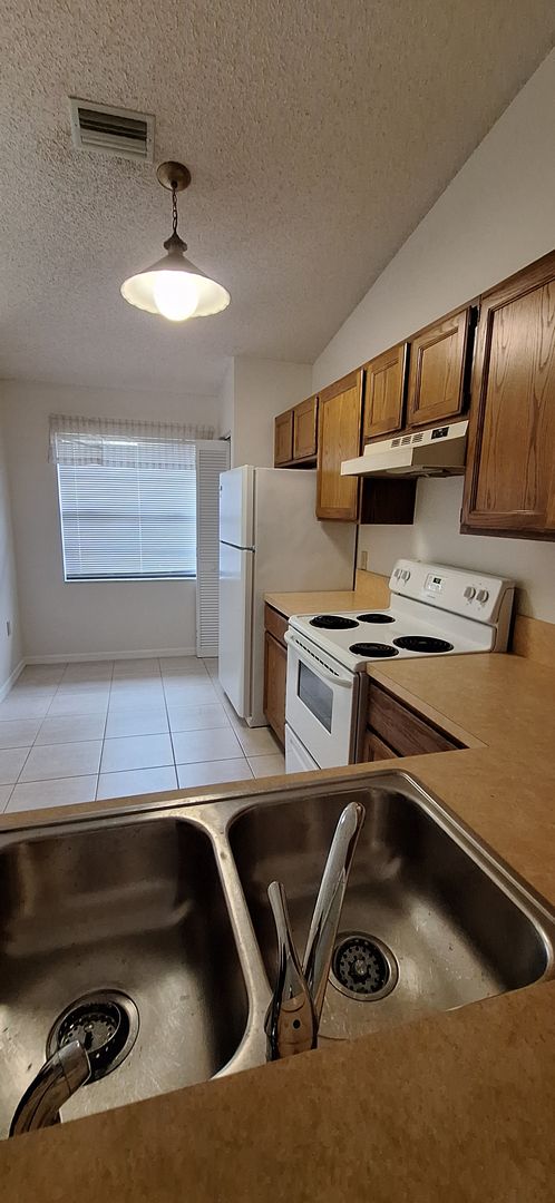 2 beds, 2 baths, 1,100 sqft, $1,850, Unit 1