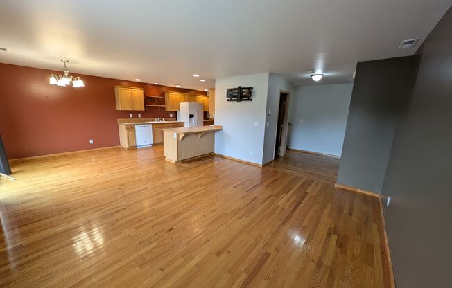 A Gardeners Oasis! 3 Bedroom Townhome for Rent, Minutes from Silverdale!