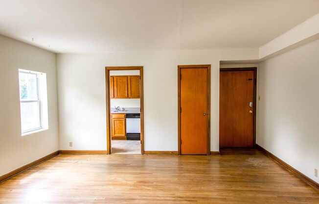 Quiet 1 & 2 Bedroom Apartments Located Between Campus and Bryan Park