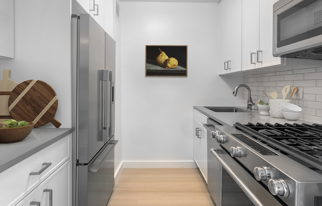 1 bed, 1 bath, $5,750, Unit 17D