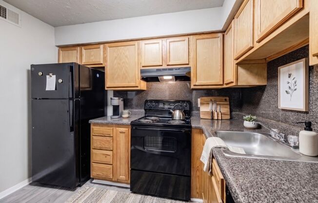 3 beds, 2 baths, 1,017 sqft, $1,395, Unit J129