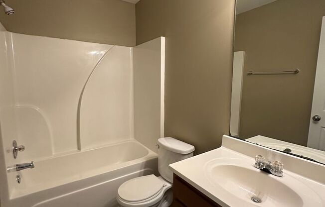 2 beds, 2 baths, $675, Unit OAK PARK 18