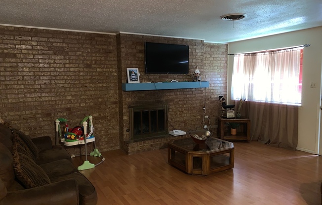 2 beds, 1 bath, 1,000 sqft, $800, Unit Unit B