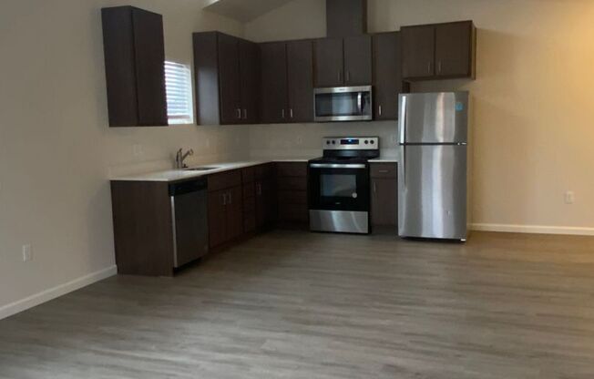 3 beds, 2 baths, 1,211 sqft, $2,400, Unit 3910-202