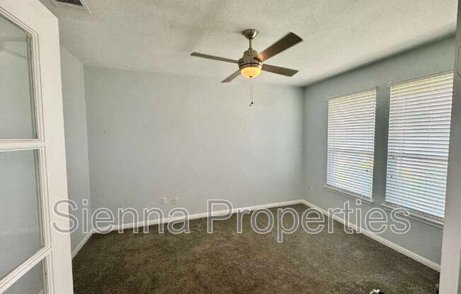 372 KINGFISHER LN