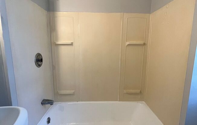 1 bed, 1 bath, 450 sqft, $1,350, Unit 2A