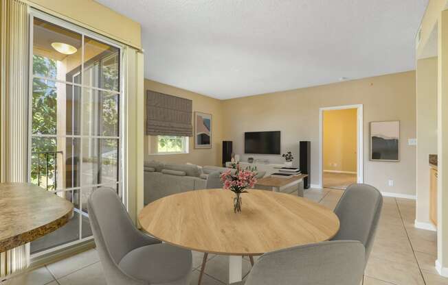 Gatehouse on the Green apartments in Plantation, FL photo of dining room