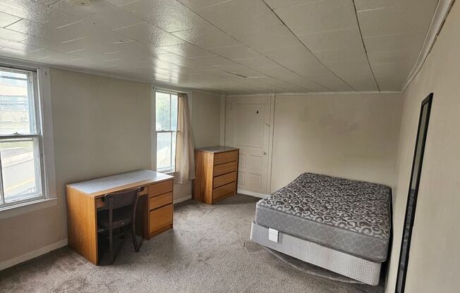 4 beds, 1.5 baths, $2,640, Unit 117