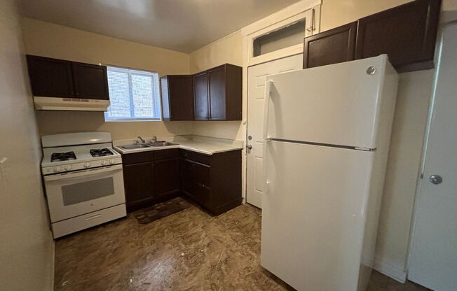 2 beds, 1 bath, $1,400, Unit 5401-2