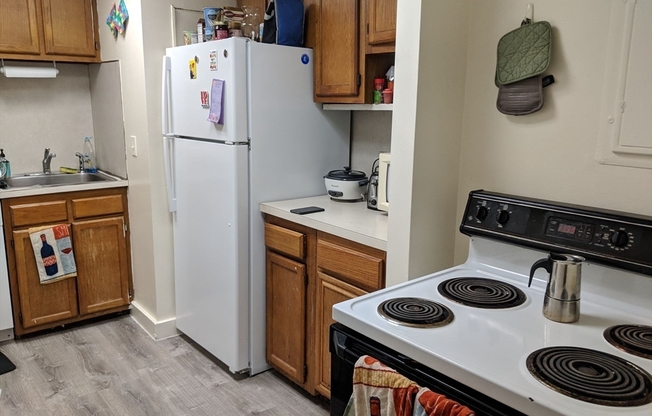 4 beds, 2 baths, $6,200, Unit R21