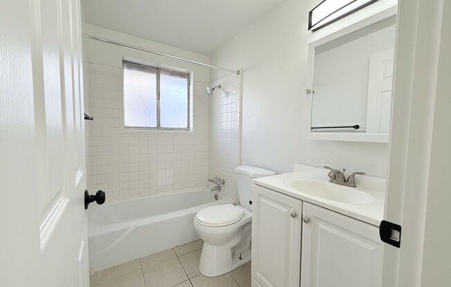 3 beds, 1 bath, $1,799, Unit A