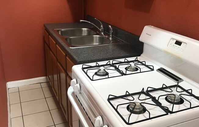 Studio, 1 bath, $825, Unit 08