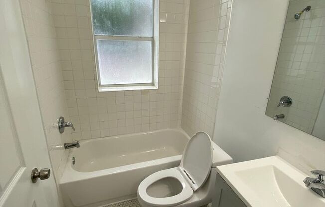 Studio, 1 bath, 575 sqft, $1,750, Unit 5