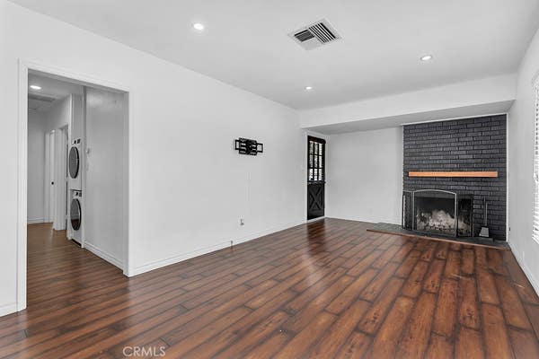 5125 CANOGA AVE