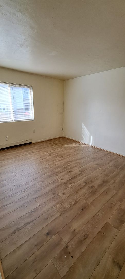 2 beds, 1 bath, $925, Unit C1