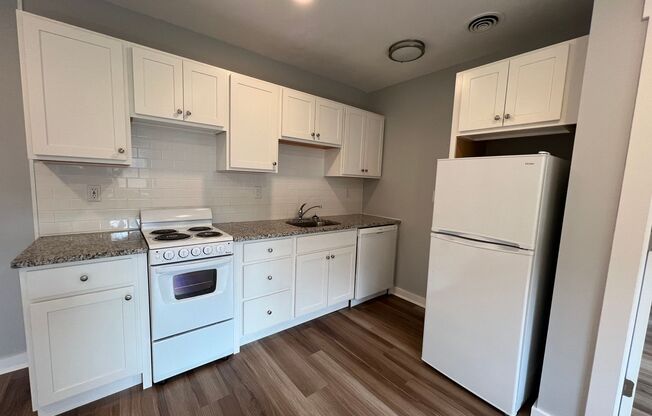 1 bed, 1 bath, 450 sqft, $1,599, Unit 5326 Fifth Ave. #24