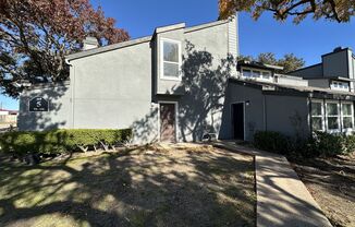 Charming 2-Bed Unit in Dallas!