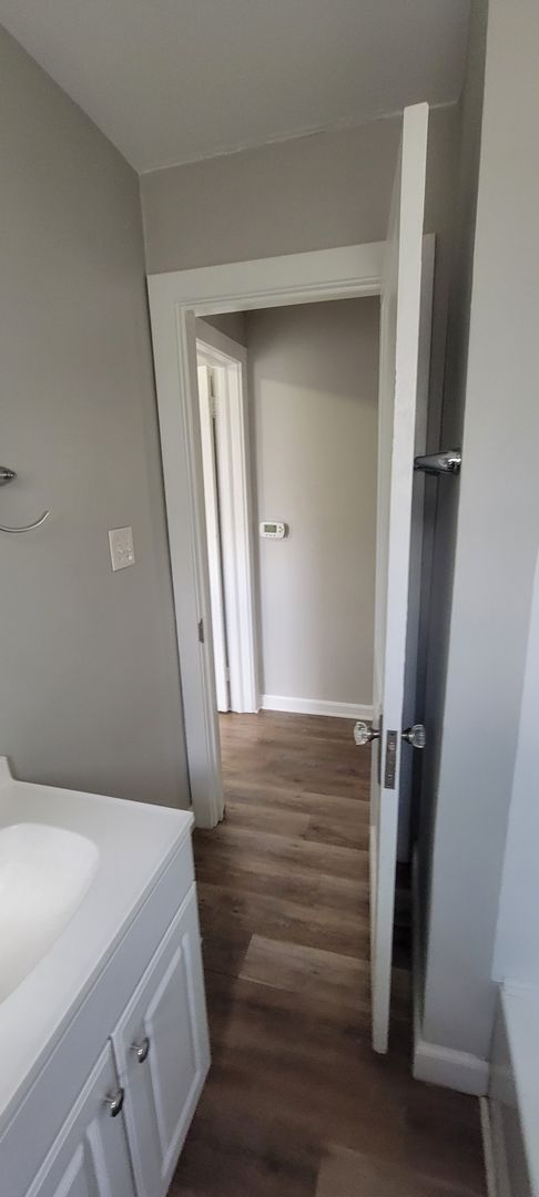 2 beds, 1 bath, $1,399