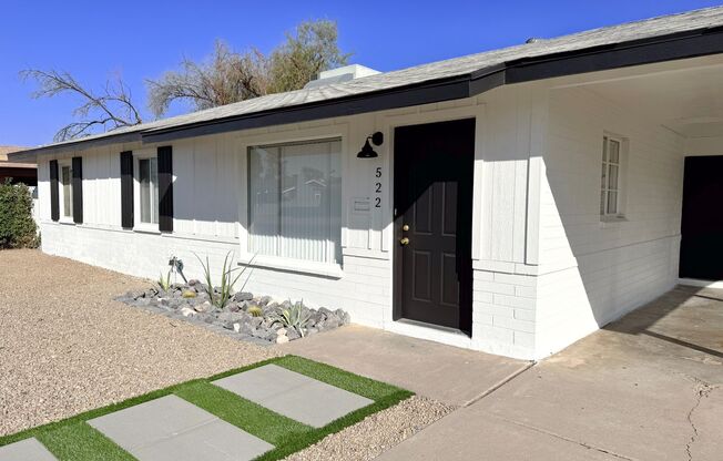 MODERN TEMPE HOME 1 MILE AWAY FROM ASU CAMPUS!