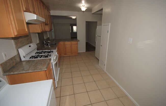 2 beds, 1 bath, $3,195, Unit A