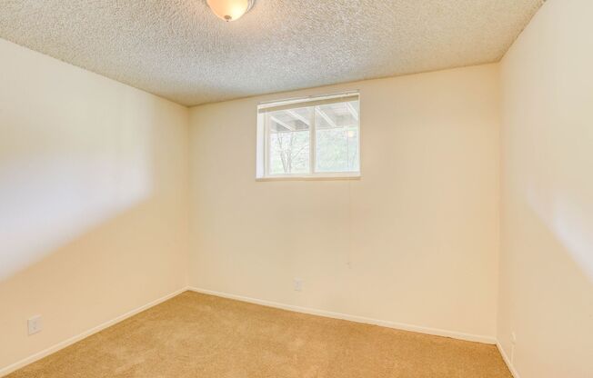 1 bed, 1 bath, 773 sqft, $1,300, Unit 65