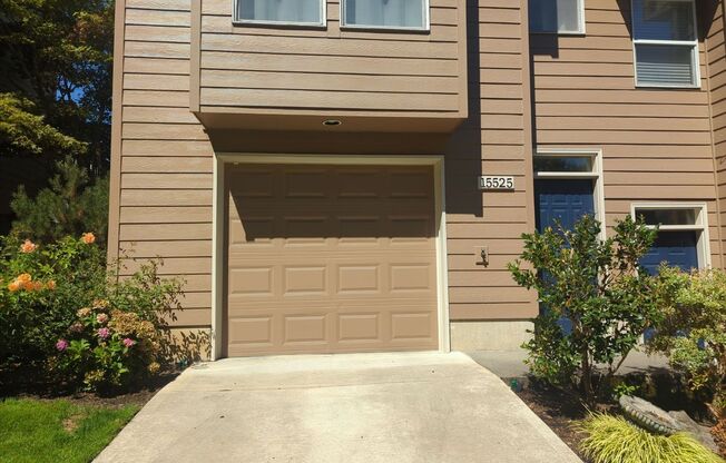 Beautiful Beaverton Townhouse Available Now!