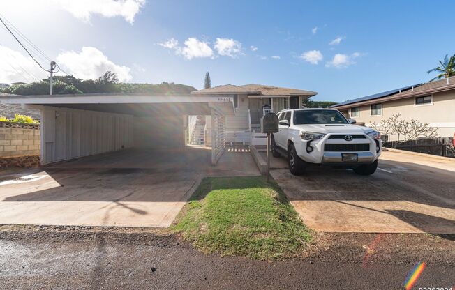 Unique and Rarely Available 3Bd 2Ba Downstairs Duplex in Aiea - Pet Negotiable - Must See