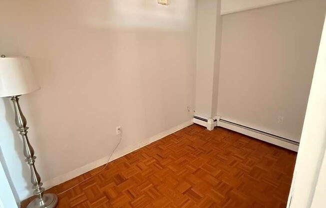 2 beds, 1 bath, 940 sqft, $2,500, Unit 6J