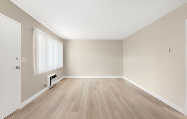 2 beds, 1 bath, 1,100 sqft, $2,100, Unit 11
