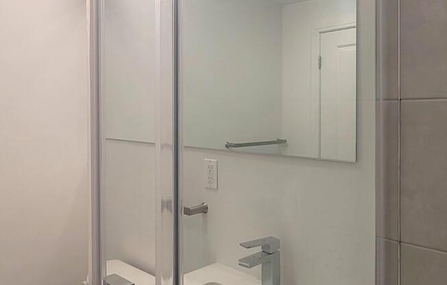 1 bed, 1 bath, $5,500, Unit 4F