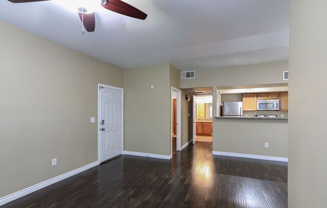 2 beds, 2 baths, $1,600, Unit Building 13