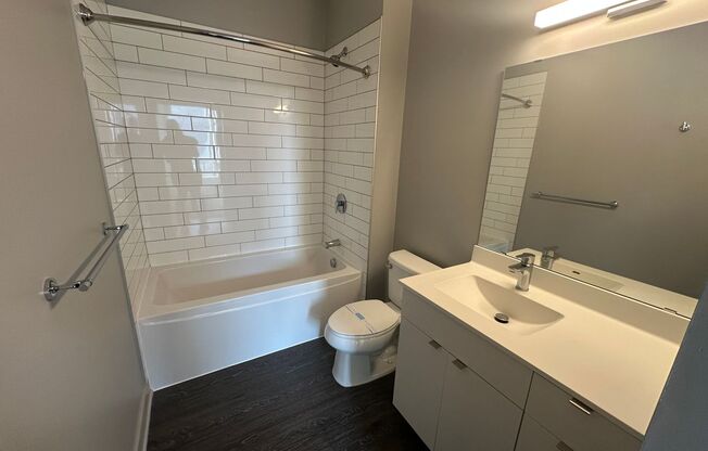 2 beds, 2 baths, 992 sqft, $2,295, Unit 300