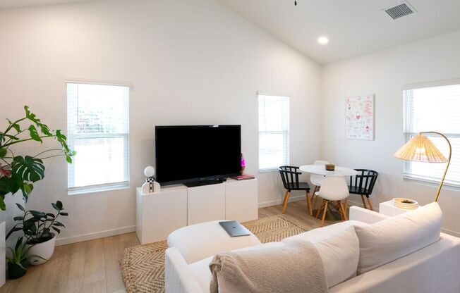 1 bed, 1 bath, 880 sqft, $1,875, Unit Cottage #501