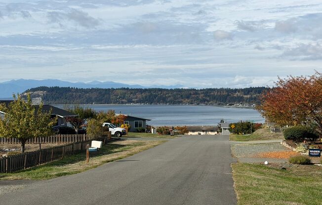 Spacious Home and Community Beach Access and Pet Friendly!!