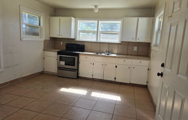 2 beds, 1 bath, $1,550