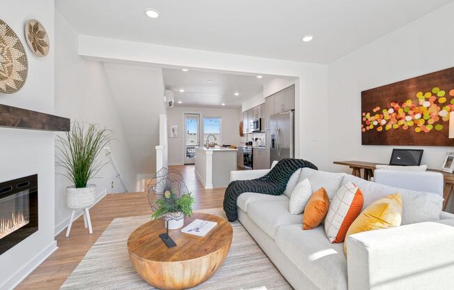 3 beds, 3.5 baths, $3,700, Unit 4