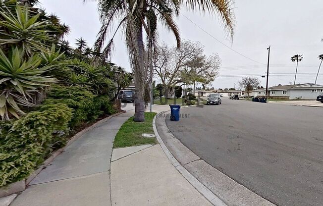 $500 Off 1st Month ~ 3 Bedroom Home with Bonus Sunroom on Cul de Sac Lot ~ 2 Car Garage ~ Located Near 405