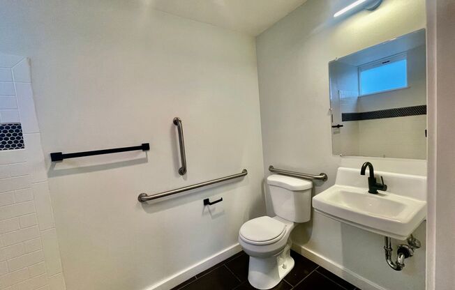 Studio, 1 bath, 250 sqft, $1,195, Unit 304