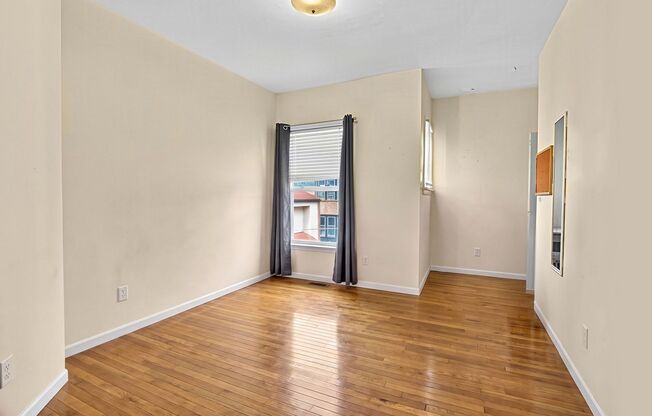 3 beds, 2 baths, 1,300 sqft, $3,300, Unit 2W