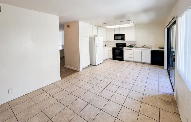 3 beds, 2.5 baths, $4,395, Unit # 90