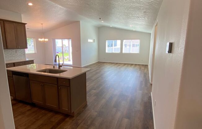 Stunning 3 Bed 2 Bath Rancher in Spokane Valley!