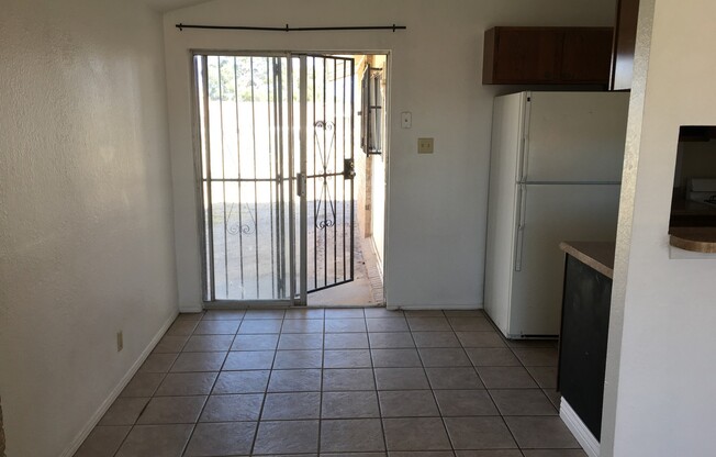 2 beds, 1 bath, $1,195