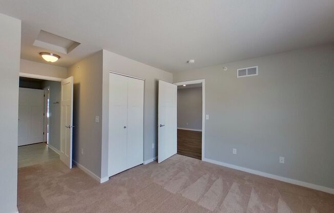 2 beds, 1 bath, $1,717, Unit 62