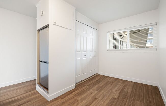 Studio, 1 bath, 355 sqft, $1,325, Unit 405