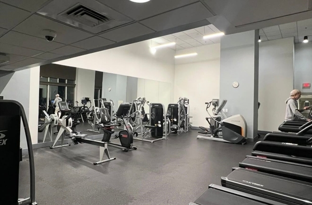 1 bed, 1 bath, 663 sqft, $3,400, Unit 528