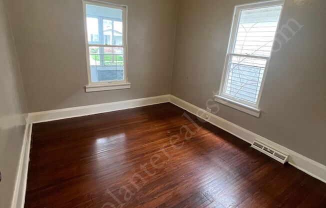 3 beds, 1 bath, $1,050, Unit 1