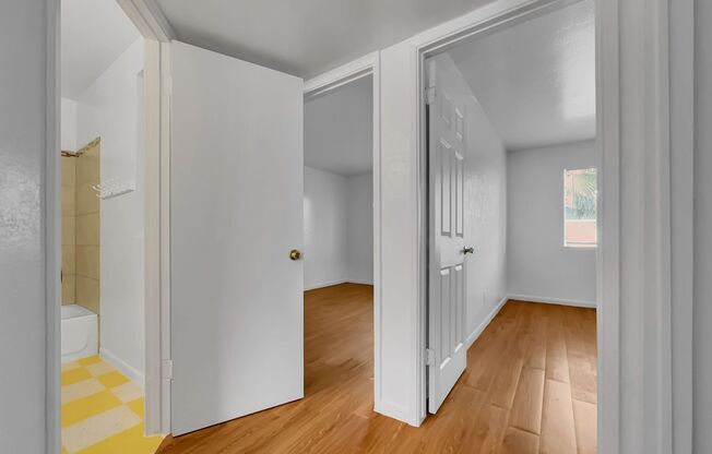 Central Phoenix 2/1 Ground Floor Super Clean.