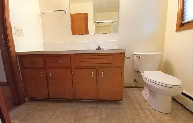 2 beds, 1 bath, 903 sqft, $1,190, Unit E-7